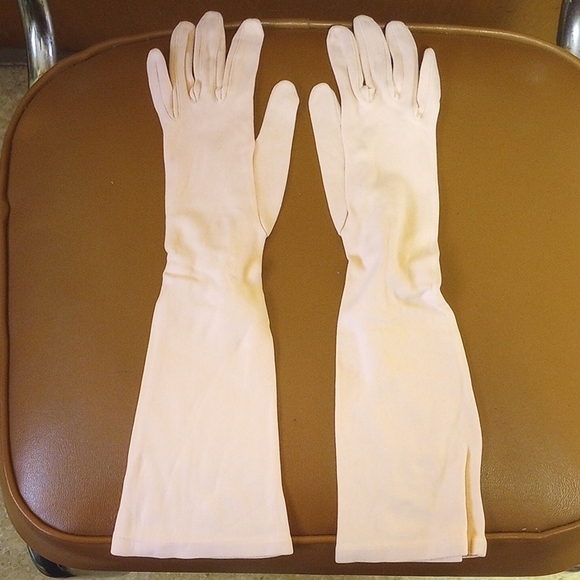 Van Raalte Accessories - Vtg Van Raalte Peach Rayon Amersuede Formal Gloves, Size 7, Faux Pearl Buttons